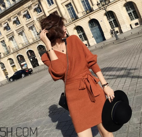 焦糖色毛衣配什么外套？焦糖色毛衣配什么顏色外套好看