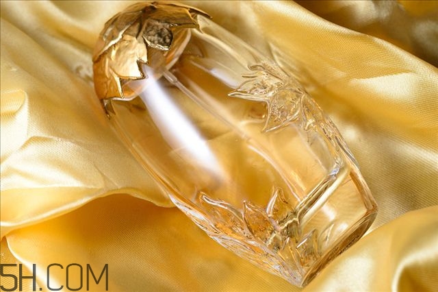 香水開封后可以放多久 過期香水的危害需重視 香水開封后可以放多久 過期香水的危害需重視