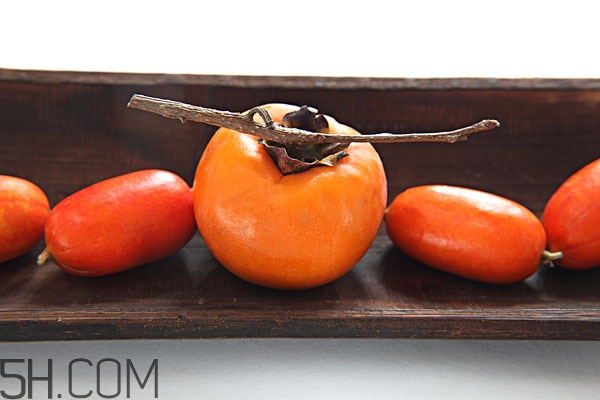 吃柿子舌頭發(fā)澀怎么辦 為什么吃柿子舌頭發(fā)麻 吃柿子舌頭發(fā)澀怎么辦 為什么吃柿子舌頭發(fā)麻