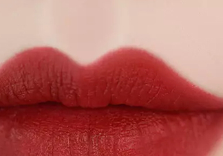 姨媽色口紅適合什么膚色？姨媽色口紅顯白嗎