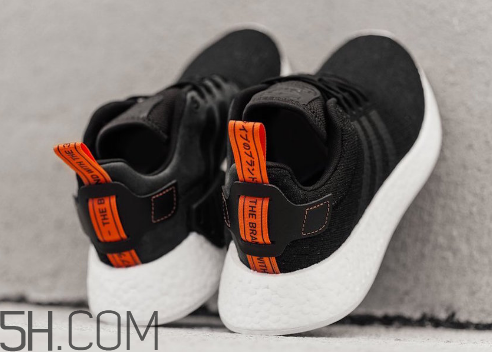 adidas nmd r2 future harvest萬(wàn)圣節(jié)配色實(shí)物什么樣？