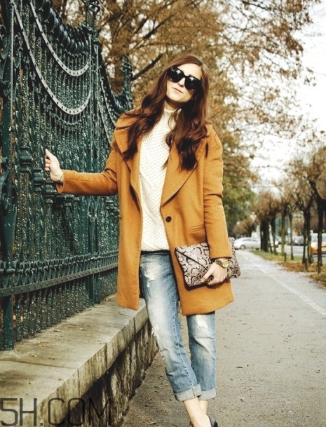 焦糖色大衣配什么褲子？焦糖色大衣搭配