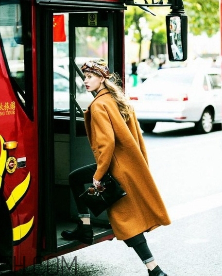焦糖色大衣配什么褲子？焦糖色大衣搭配