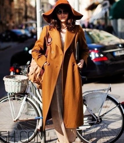 焦糖色大衣配什么褲子？焦糖色大衣搭配