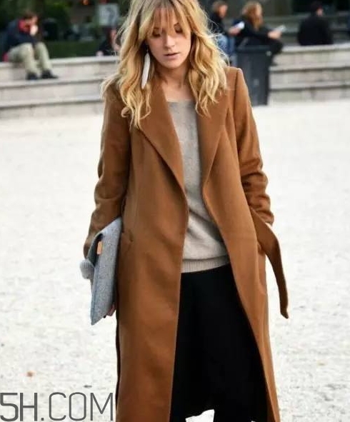 焦糖色大衣配什么褲子？焦糖色大衣搭配