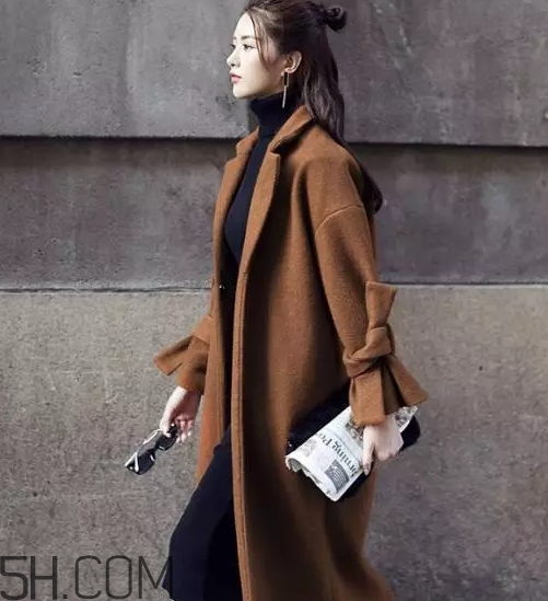 焦糖色大衣配什么顏色毛衣？焦糖色大衣毛衣搭配