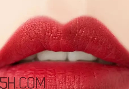 姨媽色口紅適合什么膚色？姨媽色口紅顯白嗎