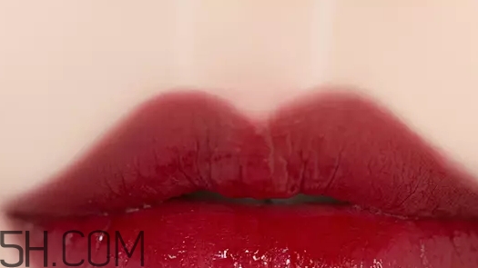 姨媽色口紅適合什么膚色？姨媽色口紅顯白嗎