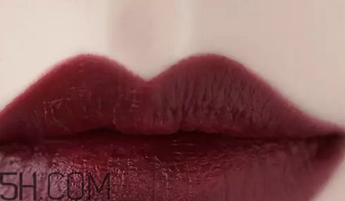 姨媽色口紅適合什么膚色？姨媽色口紅顯白嗎