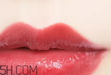 姨媽色口紅適合什么膚色？姨媽色口紅顯白嗎