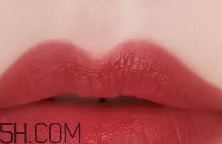 姨媽色口紅適合什么膚色？姨媽色口紅顯白嗎