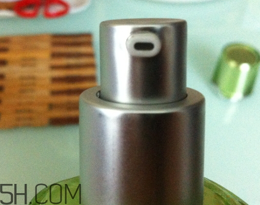 百雀羚乳液怎么打開？百雀羚乳液瓶蓋怎么開