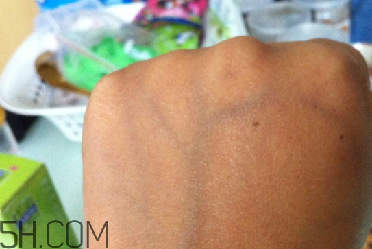 百雀羚乳液怎么打開？百雀羚乳液瓶蓋怎么開