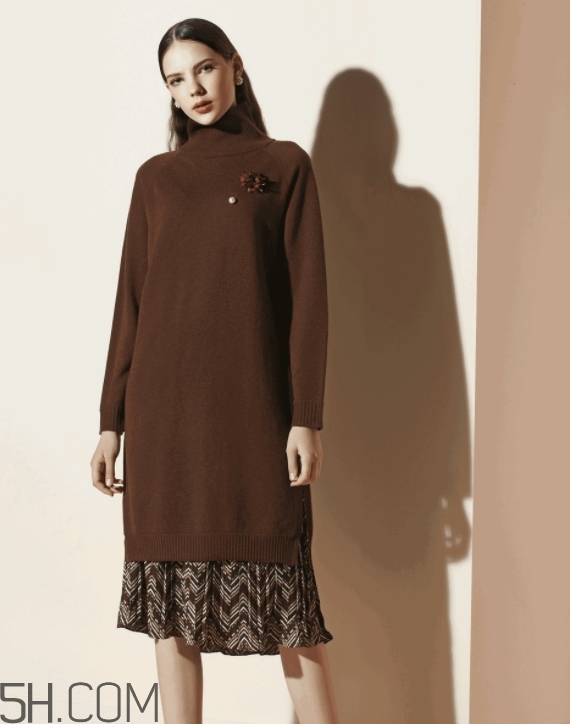 焦糖色毛衣配什么顏色好看？焦糖色毛衣搭配圖片