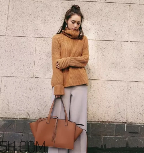 焦糖色毛衣配什么顏色好看？焦糖色毛衣搭配圖片