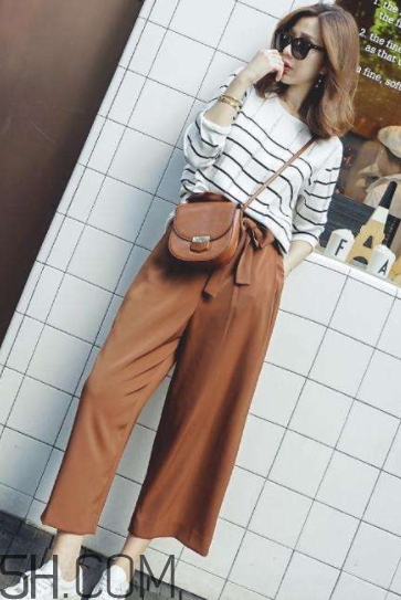 焦糖色褲子配什么顏色外套？焦糖色褲子怎么搭配圖片