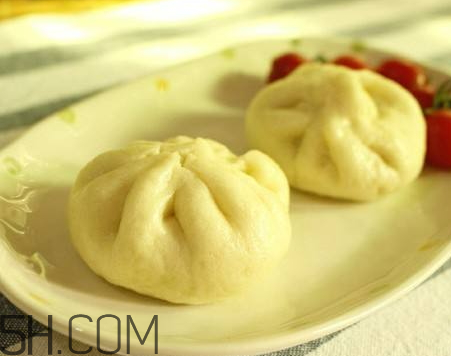 一個香菇青菜包的熱量大概是多少？一個香菇青菜包的熱量