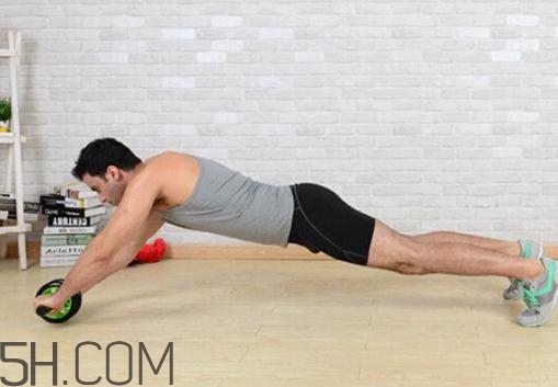 健腹輪怎么使用？健腹輪能練出腹肌嗎？