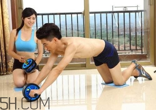 健腹輪怎么使用？健腹輪能練出腹肌嗎？