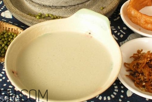 豆汁兒是什么做的？豆汁兒是什么味道