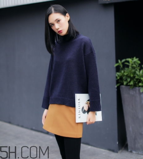 焦糖色裙子配什么上衣？焦糖色裙子配什么顏色上衣好看