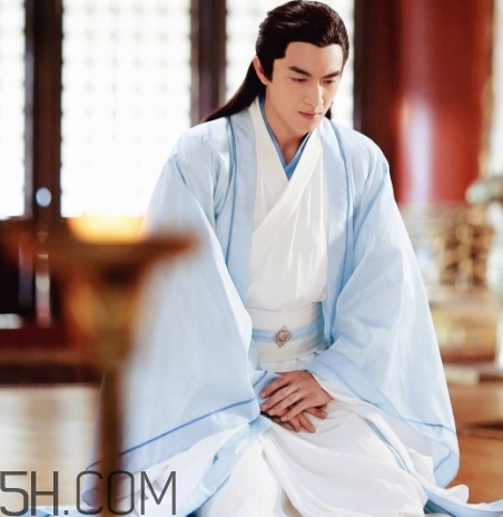 霧霾藍(lán)是什么顏色？霧霾藍(lán)搭什么顏色