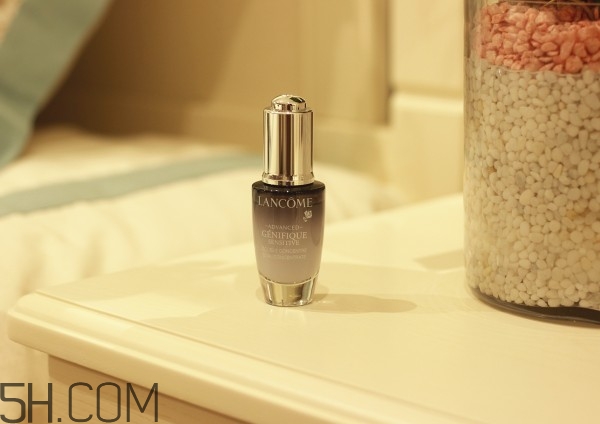 蘭蔻小黑瓶安瓶精華和雅詩蘭黛小棕瓶精華哪個好?