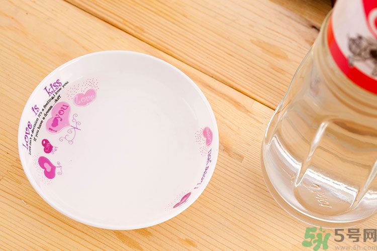 白醋和鹽水混在一起洗臉有什么好處？白醋和鹽洗臉好嗎？