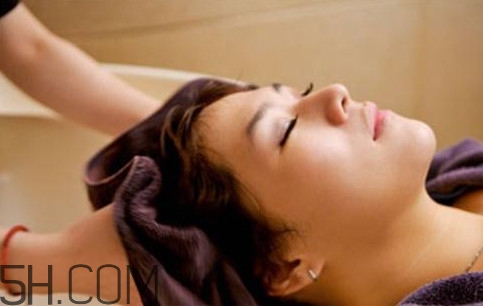 醋洗頭能治白發(fā)嗎？醋洗頭有什么壞處