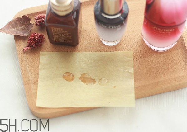 蘭蔻小黑瓶安瓶精華和雅詩蘭黛小棕瓶精華哪個好?