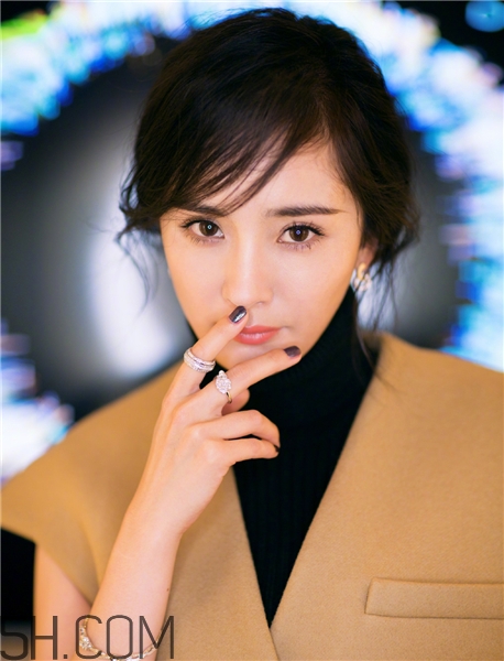 黃褐斑跟心情有關(guān)系嗎？黃褐斑跟曬太陽有關(guān)系嗎？