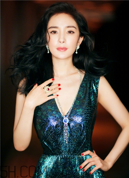 灰指甲會(huì)導(dǎo)致腳臭嗎？灰指甲能徹底根治嗎？