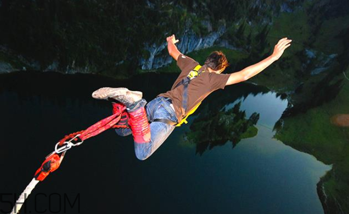 蹦極可以戴隱形眼鏡嗎？蹦極的注意事項