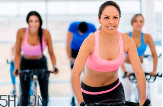 怎樣騎動感單車減肥效果好？拉筋的注意事項