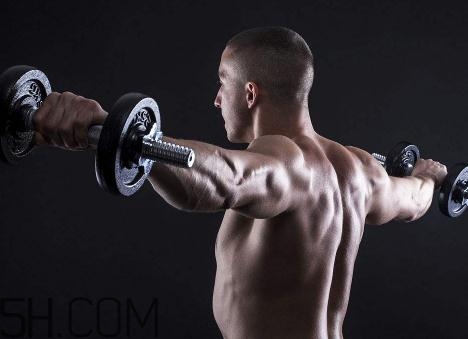 做肩推要沉肩嗎？肩推下背痛是什么原因？