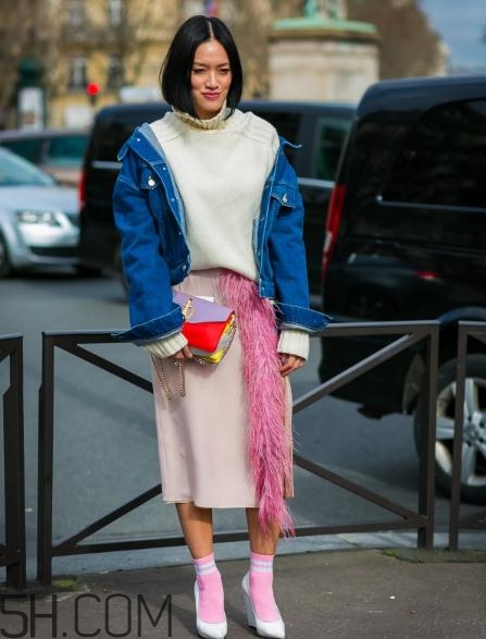 白色毛衣外套怎么搭配？白色毛衣配什么顏色外套？