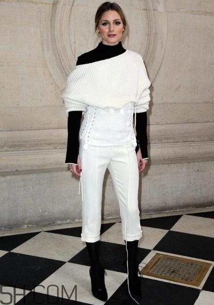 白色毛衣外套怎么搭配？白色毛衣配什么顏色外套？