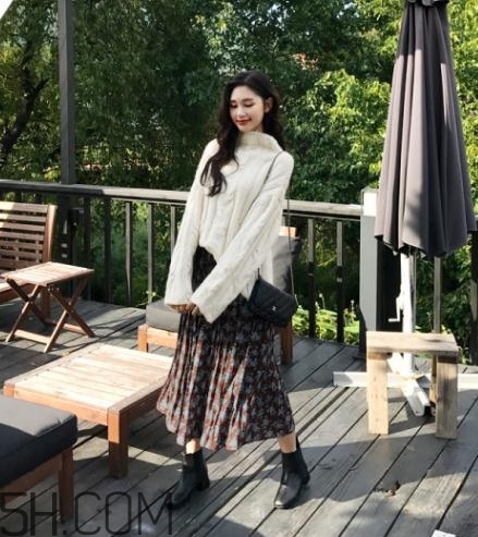 白色毛衣搭配什么裙子？白色毛衣搭配裙子圖片
