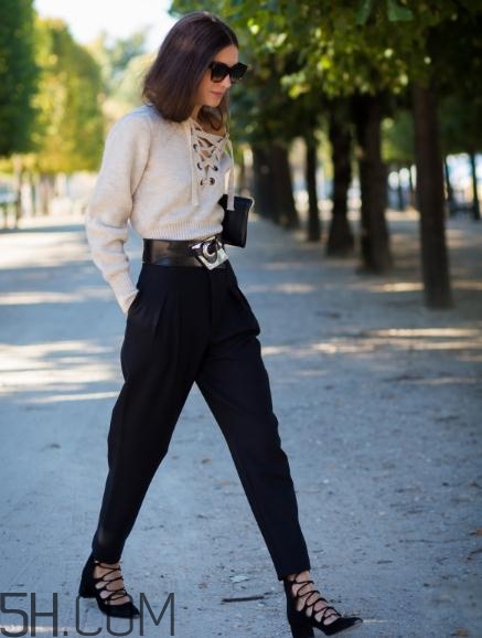 白色毛衣配什么褲子？白色毛衣搭配褲子圖片