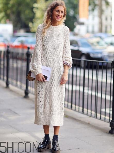 白色毛衣配什么鞋子？白色毛衣搭配鞋子圖片
