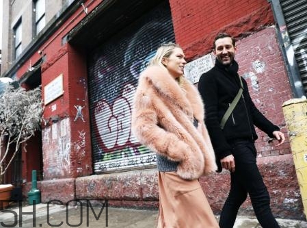 短款皮草下身搭配什么？短款皮草怎么搭配？