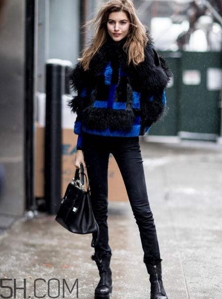 短款皮草下身搭配什么？短款皮草怎么搭配？