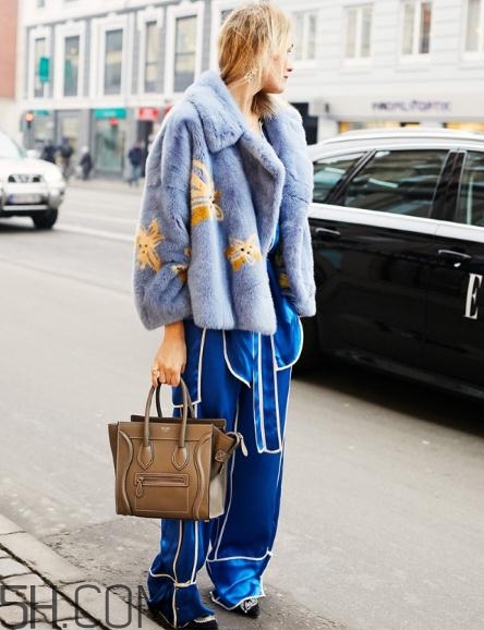 短款皮草下身搭配什么？短款皮草怎么搭配？