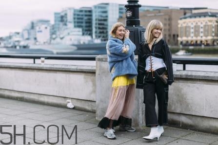 短款皮草下身搭配什么？短款皮草怎么搭配？