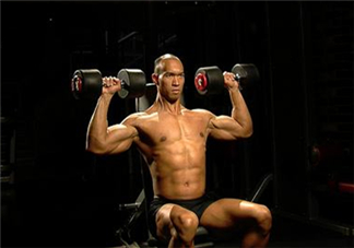 做肩推要沉肩嗎？肩推下背痛是什么原因？