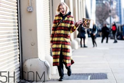 格子大衣里面怎么搭配？格子大衣搭配圖