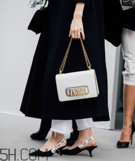 白色包包臟了怎么辦？白色包包臟了用什么洗？