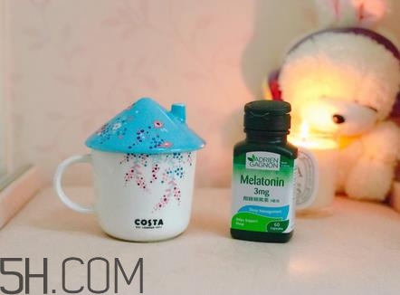 褪黑素和安眠藥有什么區(qū)別？褪黑素和酒一起會(huì)死嗎？