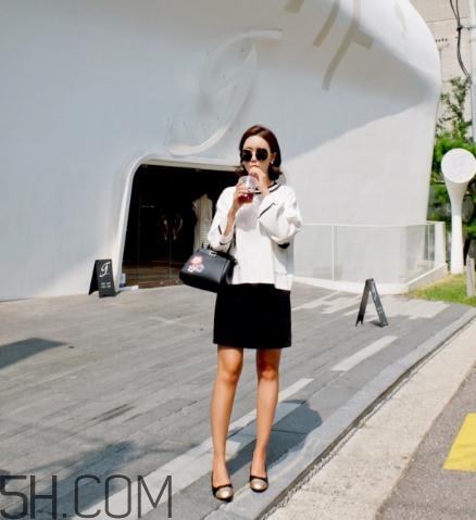 白色針織衫染色了怎么辦？白色針織衫染色怎樣洗？