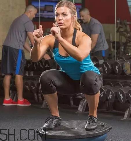 深蹲和硬拉是壯陽(yáng)的嗎？深蹲和硬拉哪個(gè)對(duì)腰有傷害？